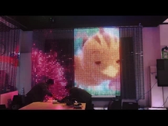 Wyświetlacz LED P50 zewnętrzna elewacja budynku z siatką