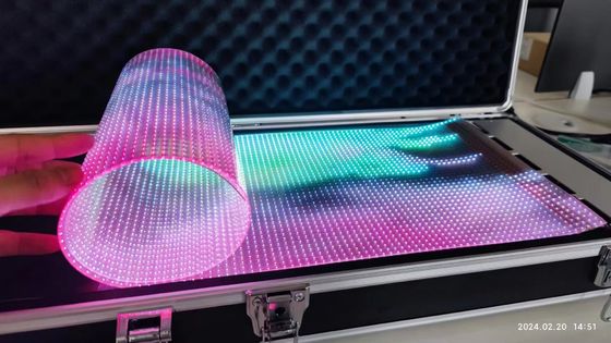 P10 RGB kolor LED przezroczysty ekran filmowy Ekran wyświetlania LED w pomieszczeniach wewnętrznych