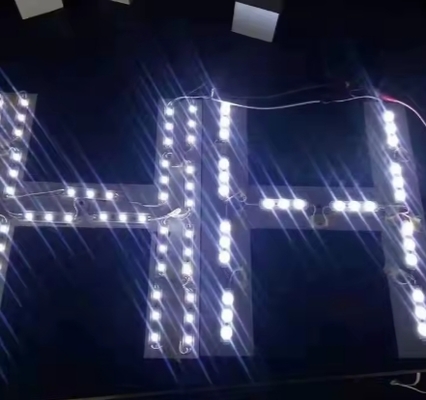 Niskonapięciowy panel LED RGB DC12V do reklam w centrach handlowych, wyświetlaczy w skrzynkach reklamowych, liter reklamowych na zewnątrz hoteli